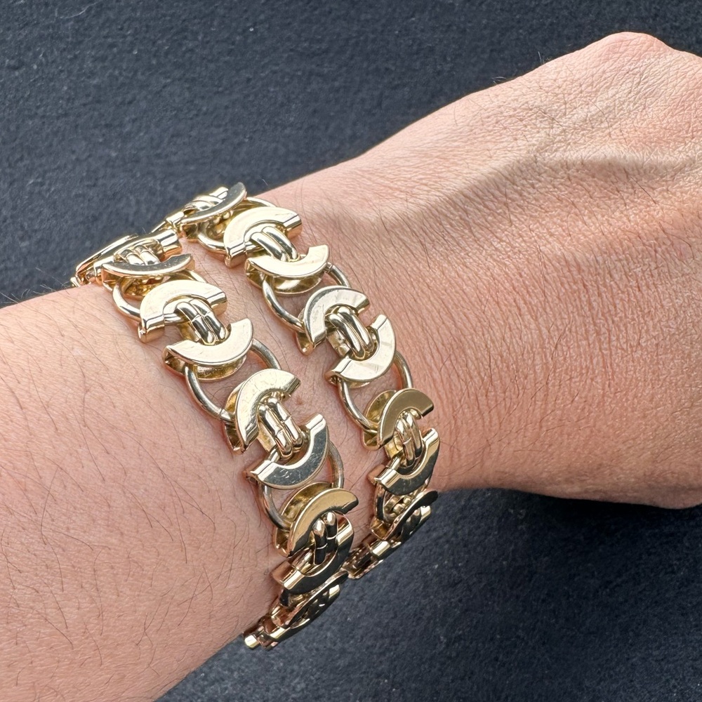 White House Black Market chunky gold-tone accessory is a circle link bracelet